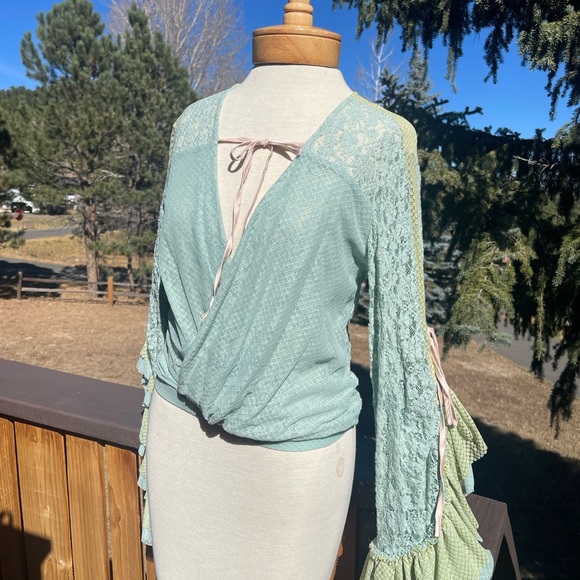 Hot as Hell gorgeous top sea foam green, lime & pink - Picture 5 of 8